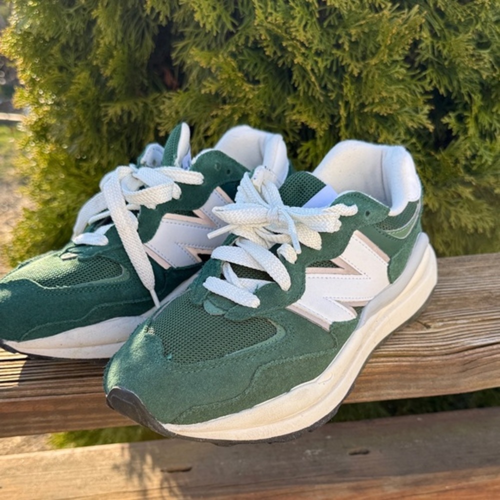 New Balance the inteligent choice   Green and White Athletic Sneakers size 8